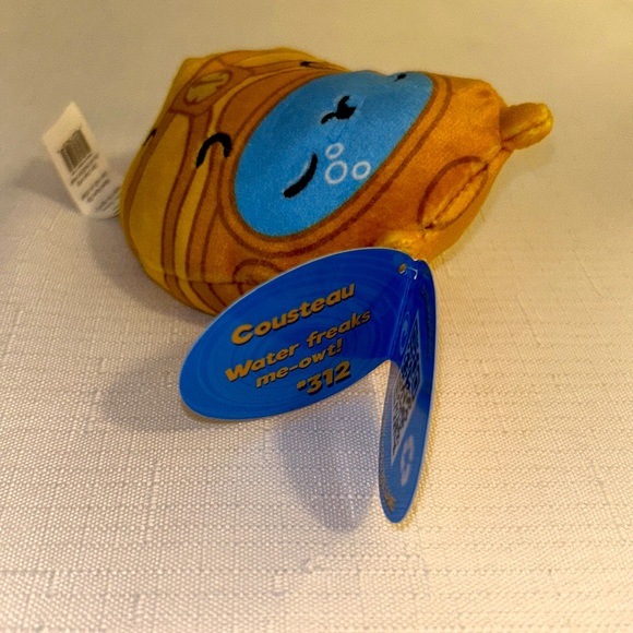 Cat vs. pickle Cousteau Water Freaks me-owt! #312 - Picture 3 of 7